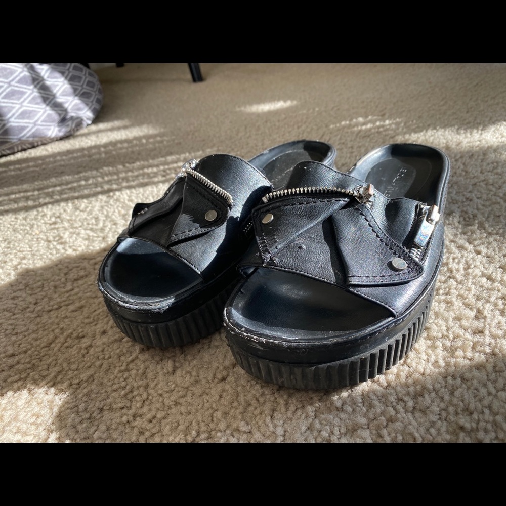 Size 10 Kendall and Kylie creeper slides